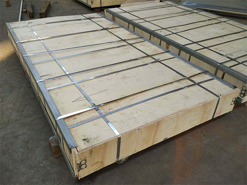 WOODEN CASE WITH METAL ANGLE OF FOUR SIDES