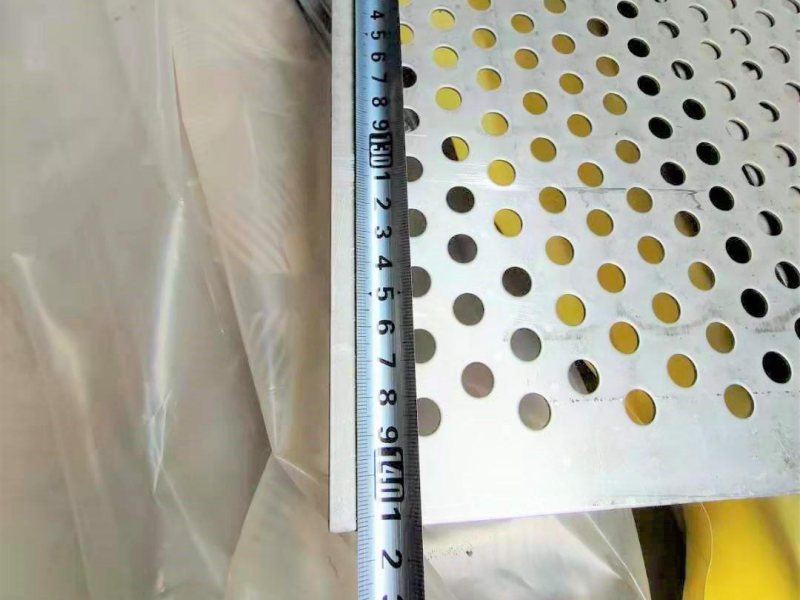 SS201 perforated metal sheet (5).png